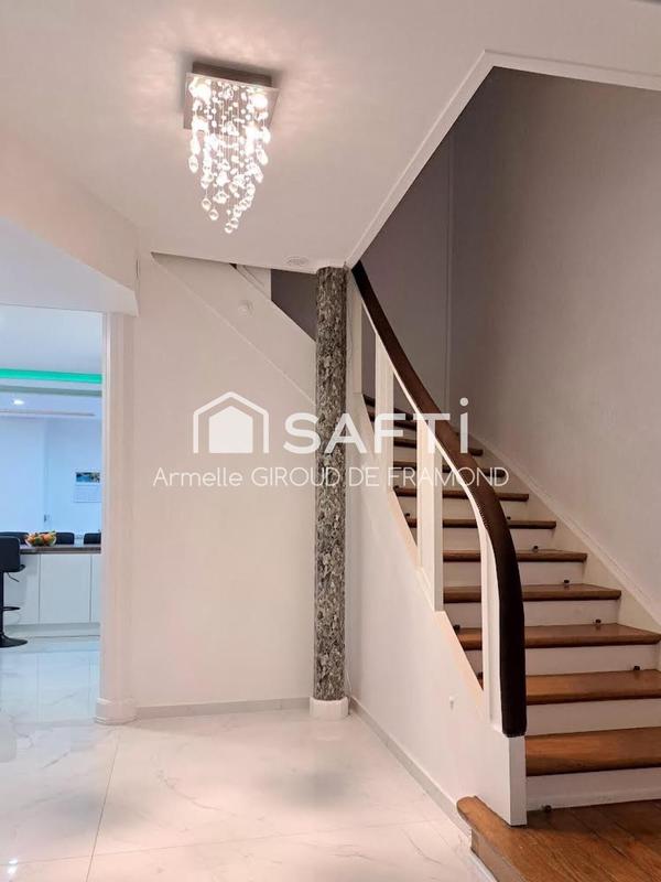 Maison - 194 m² - 8 pièces