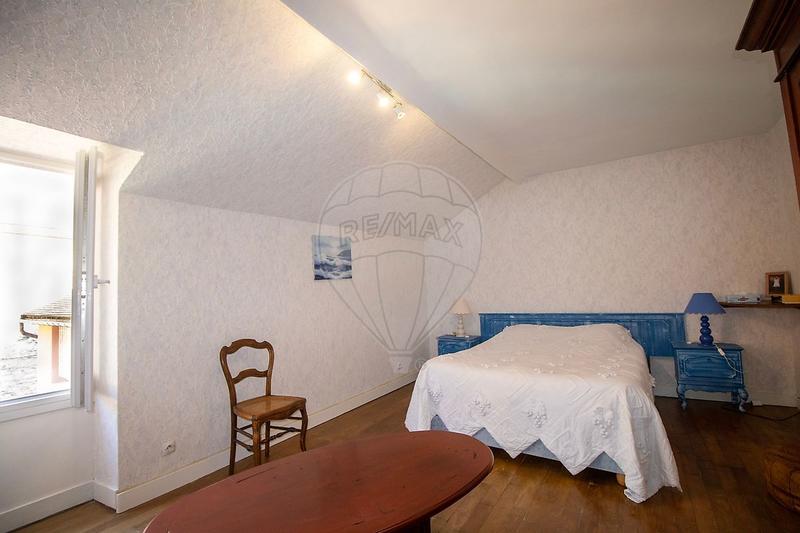 Propriété - 235 m² - 11 pièces