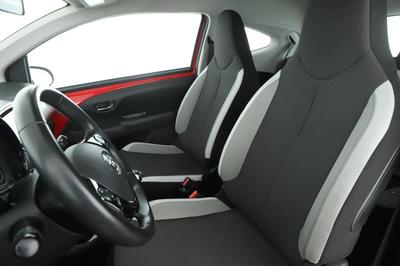 Toyota Aygo 1.0 Vvt-i X-Play 5p 69 ch