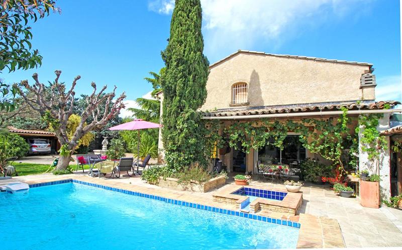 Maison - 233 m² - 11 pièces