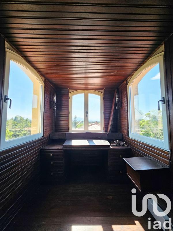 Maison - 957 m² - 25 pièces