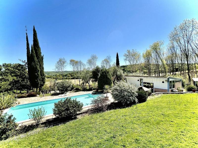 Demeure - 491 m² - 16 pièces