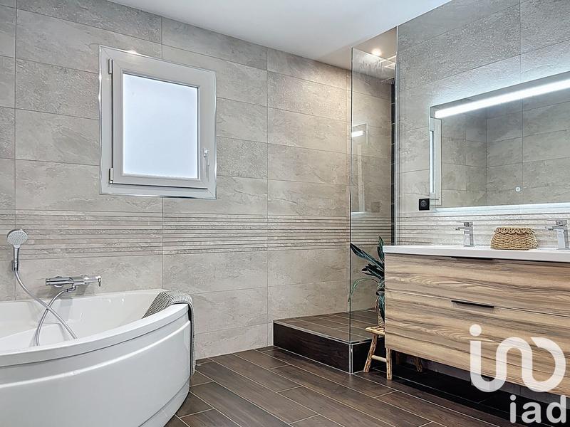 Maison - 180 m² - 5 pièces