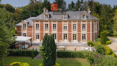 Maison - 430 m² - 11 pièces