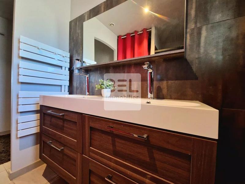 Maison - 220 m² - 8 pièces