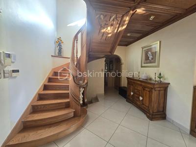 Maison traditionnelle - 250 m² - 5 pièces