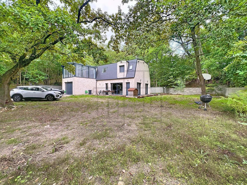 Maison - 260 m² - 10 pièces