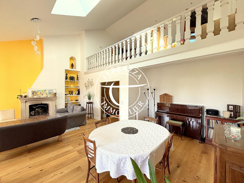 Duplex - 199 m² - 9 pièces