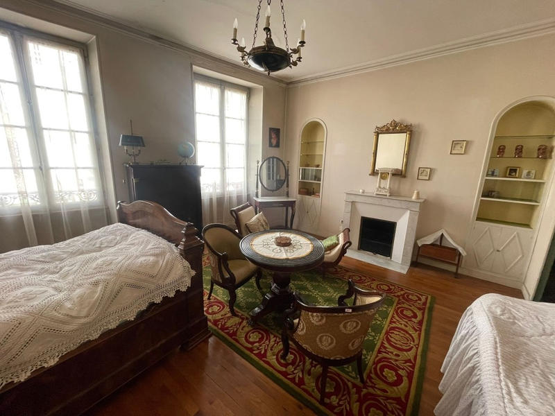 Maison - 336 m² - 14 pièces