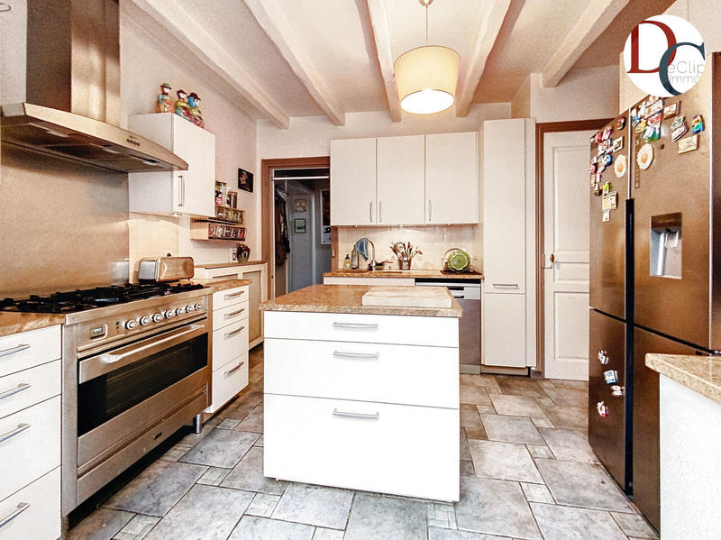 Maison - 185 m² - 9 pièces