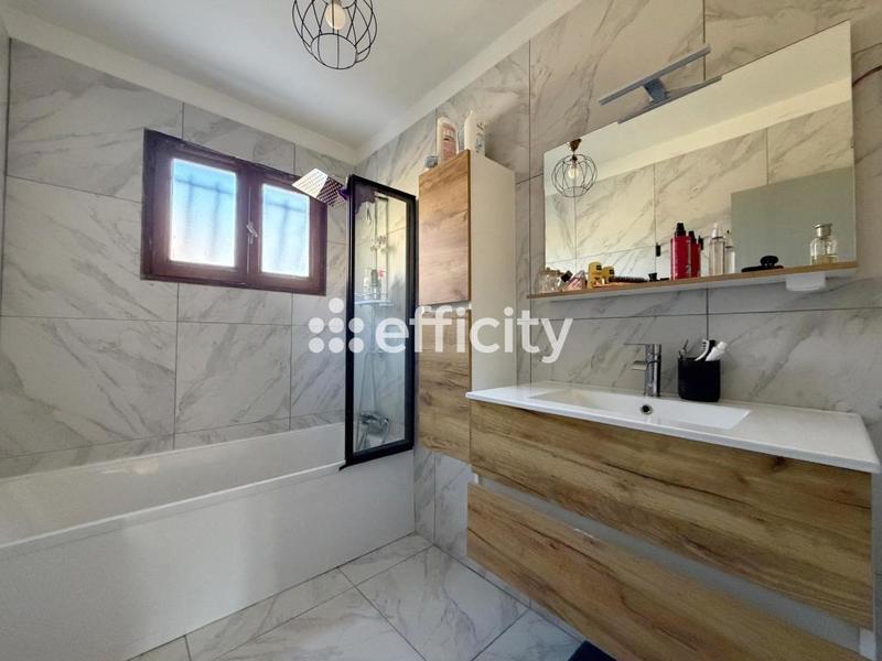 Pavillon - 160 m² - 5 pièces