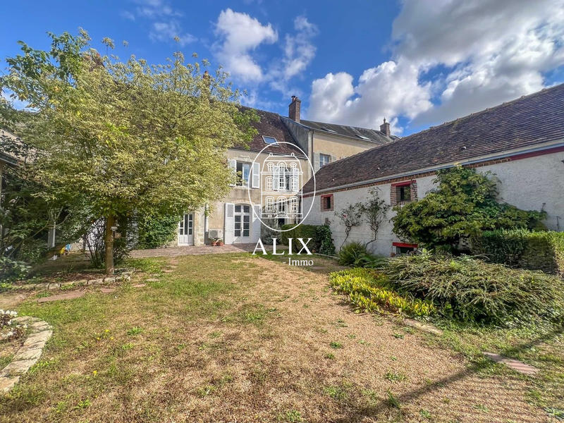 Maison - 252 m² - 10 pièces