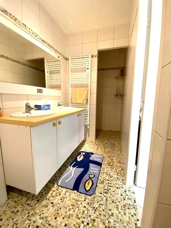 Maison - 240 m² - 6 pièces