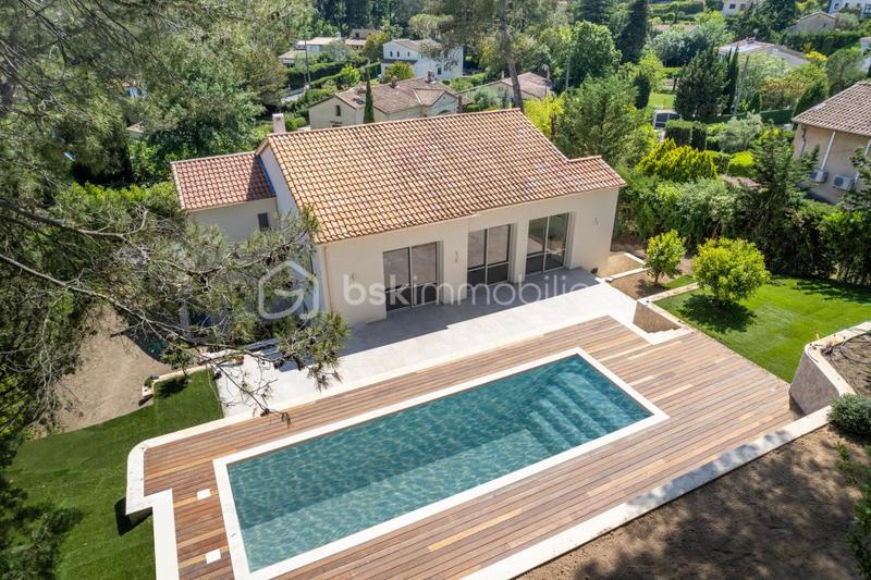 Maison - 243 m² - 6 pièces