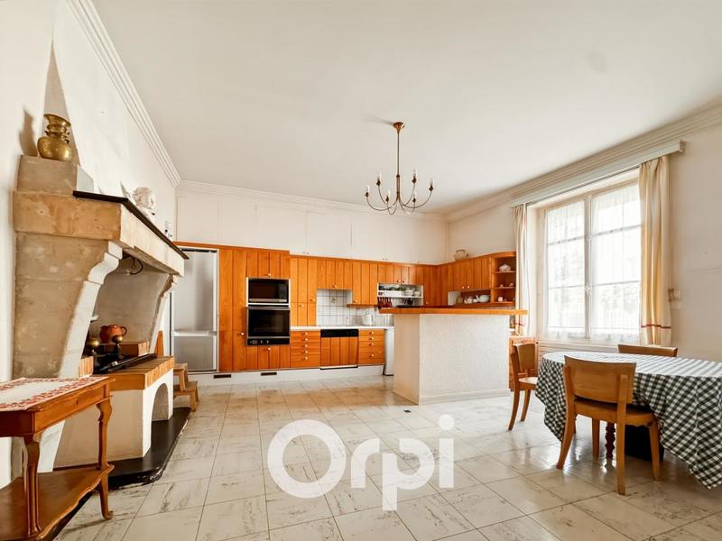 Maison - 371 m² - 8 pièces