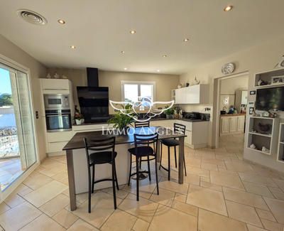 Villa - 244 m² - 6 pièces