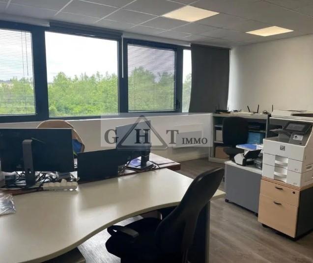 Entrepôt - 3 500 m²