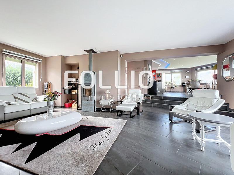 Maison - 215 m² - 10 pièces