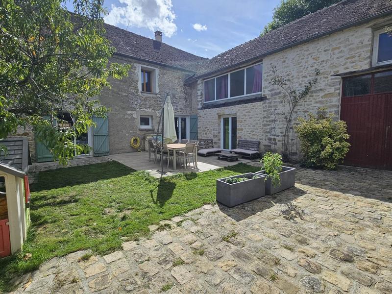 Maison traditionnelle - 180 m² - 9 pièces