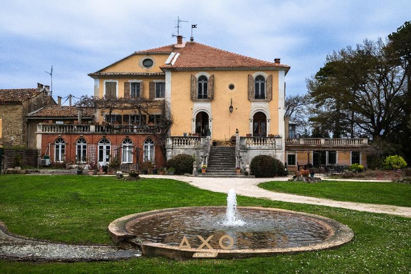 Demeure - 1 020 m² - 33 pièces