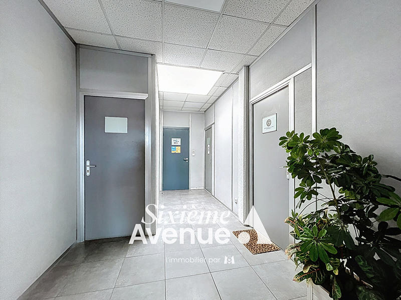 Local d'activité / Entrepôt - 925 m²