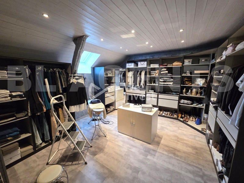 Maison - 252 m² - 7 pièces