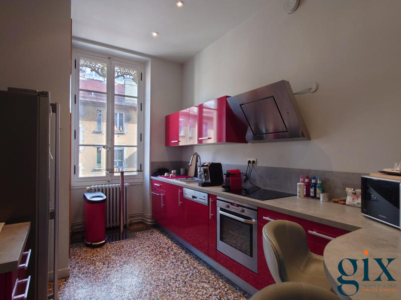 Appartement - 180 m² - 7 pièces