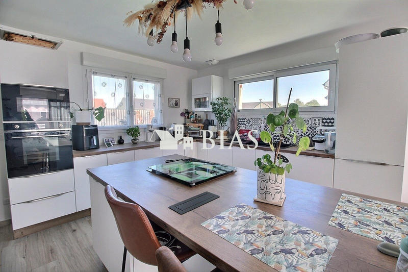 Maison - 99 m² - 5 pièces