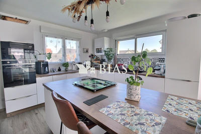 Maison - 99 m² - 5 pièces