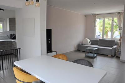 Maison - 94 m² - 5 pièces