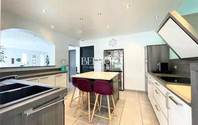 Maison traditionnelle - 155 m² - 5 pièces