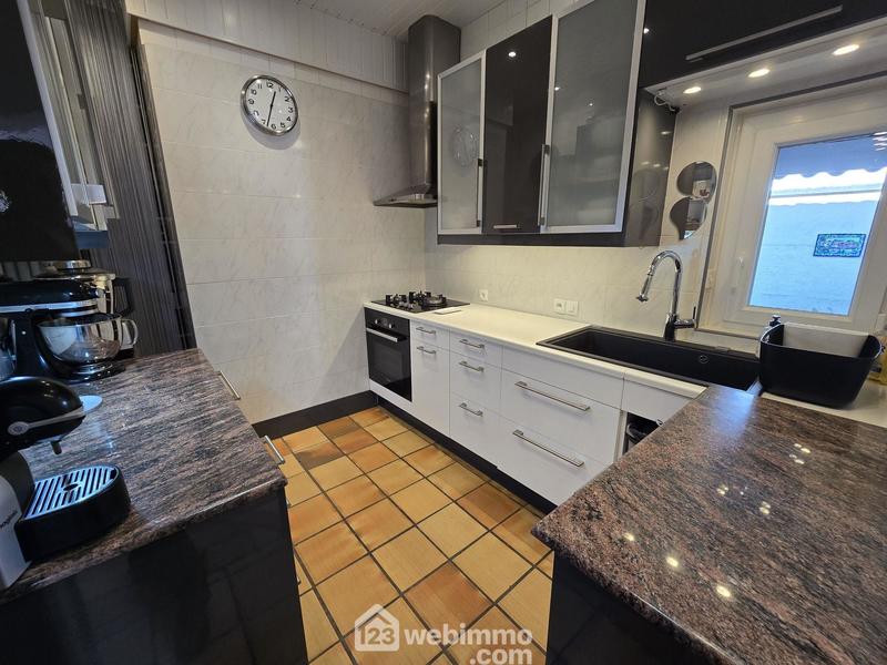 Maison - 221 m² - 5 pièces