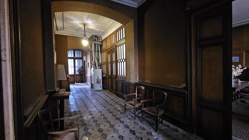 Maison - 640 m² - 12 pièces