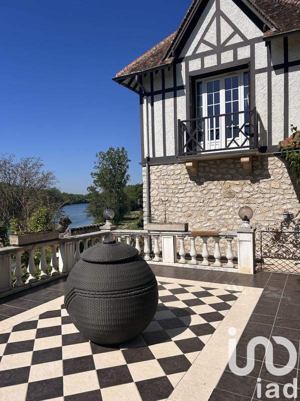 Maison - 210 m² - 10 pièces