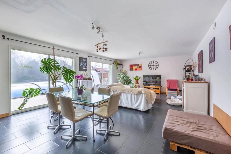 Maison - 235 m² - 6 pièces