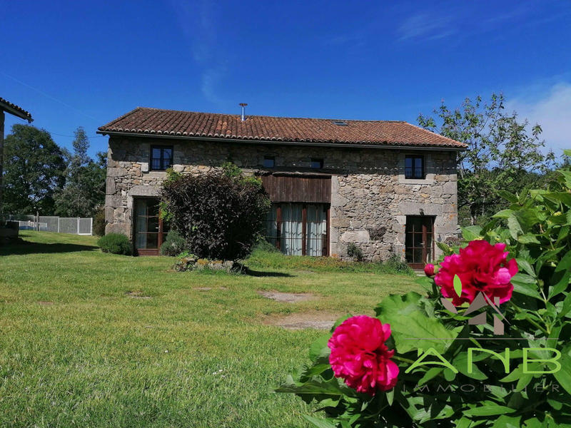 Maison - 216 m² - 7 pièces