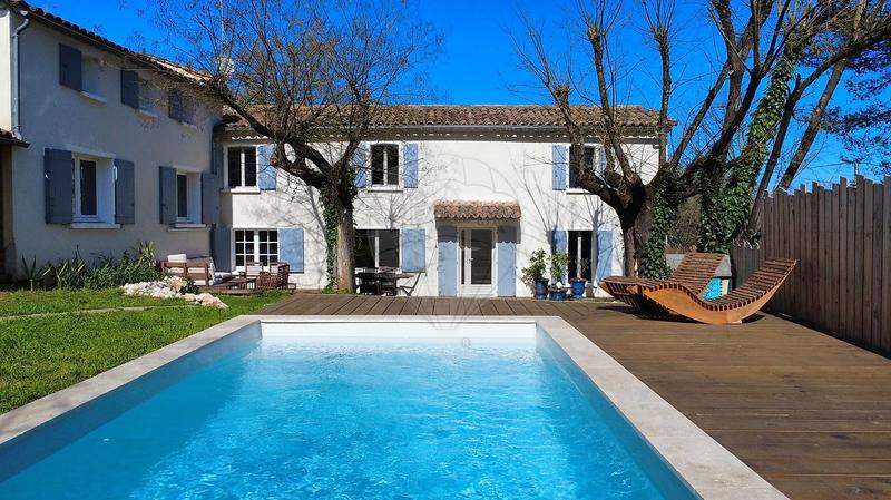 Maison - 217 m² - 9 pièces