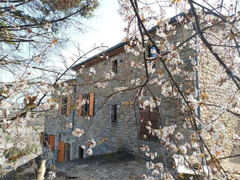 Propriété - 330 m² - 14 pièces