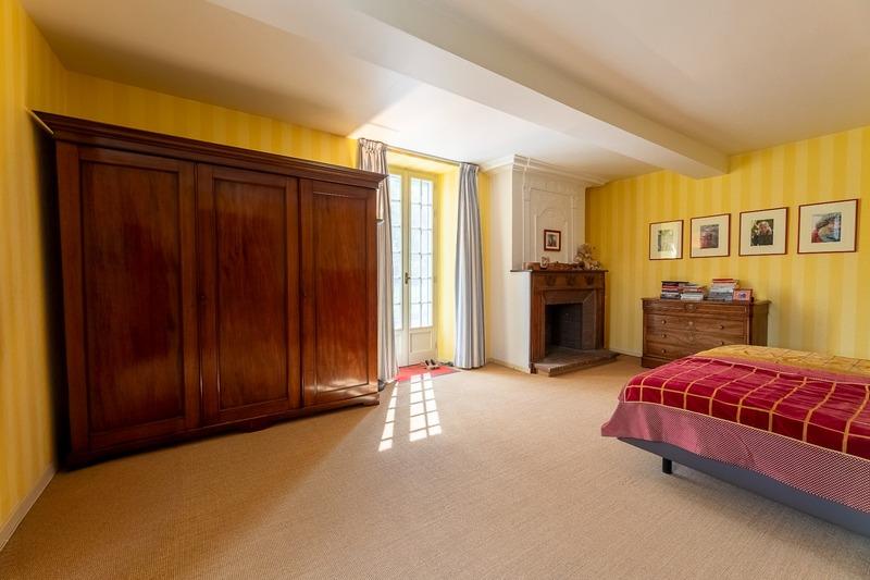 Maison en pierre - 450 m² - 8 pièces