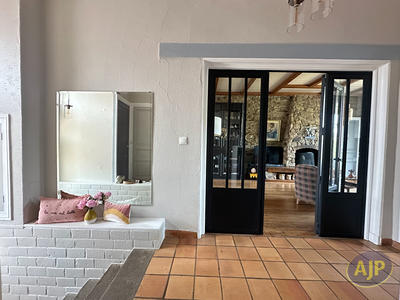 Maison - 239 m² - 8 pièces