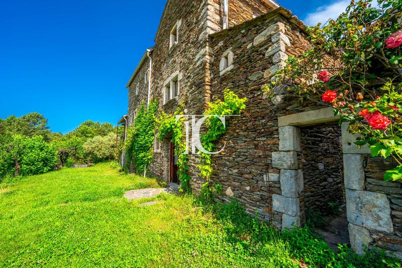 Maison - 205 m² - 8 pièces