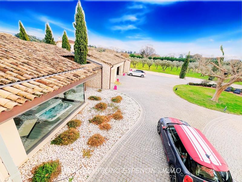 Mas - 471 m² - 15 pièces