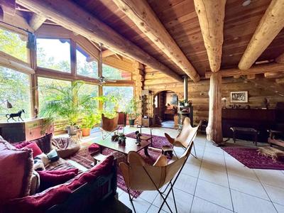 Propriété - 260 m² - 9 pièces