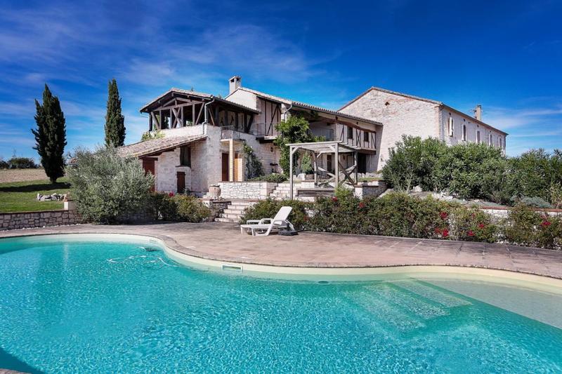 Maison en pierre - 409 m² - 10 pièces