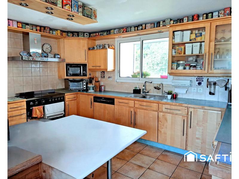 Maison - 352 m² - 12 pièces