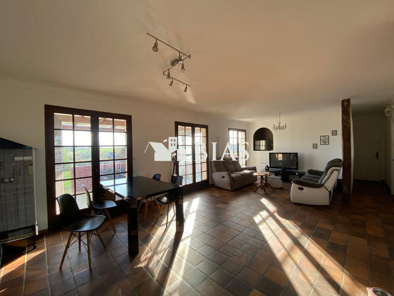 Maison - 90 m² - 5 pièces