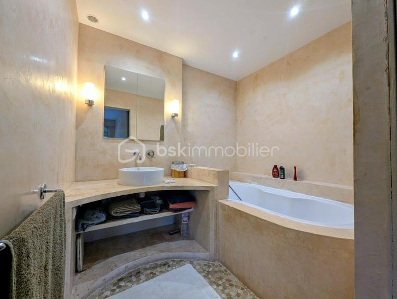 Appartement - 90 m² - 4 pièces