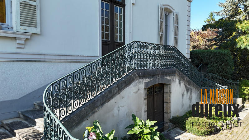 Maison - 310 m² - 12 pièces