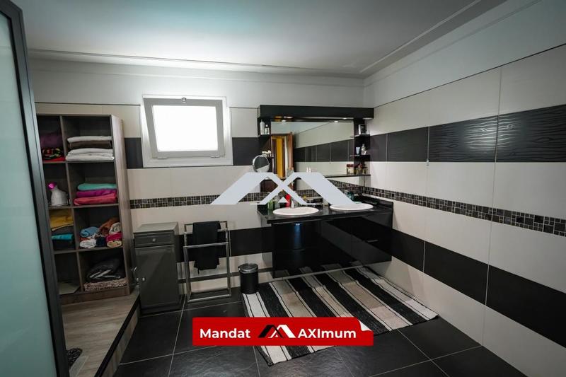 Villa - 205 m² - 6 pièces