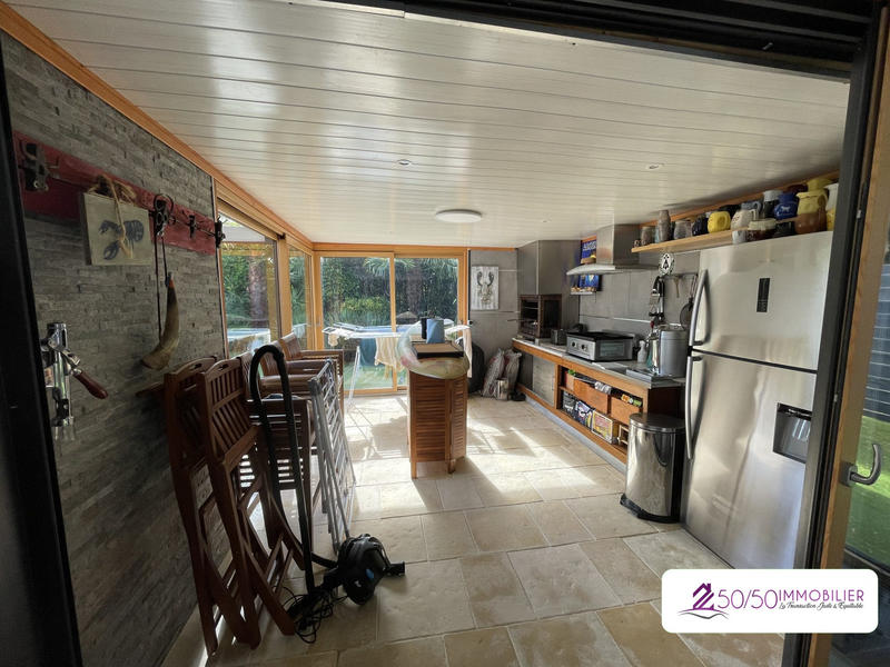 Maison - 252 m² - 9 pièces